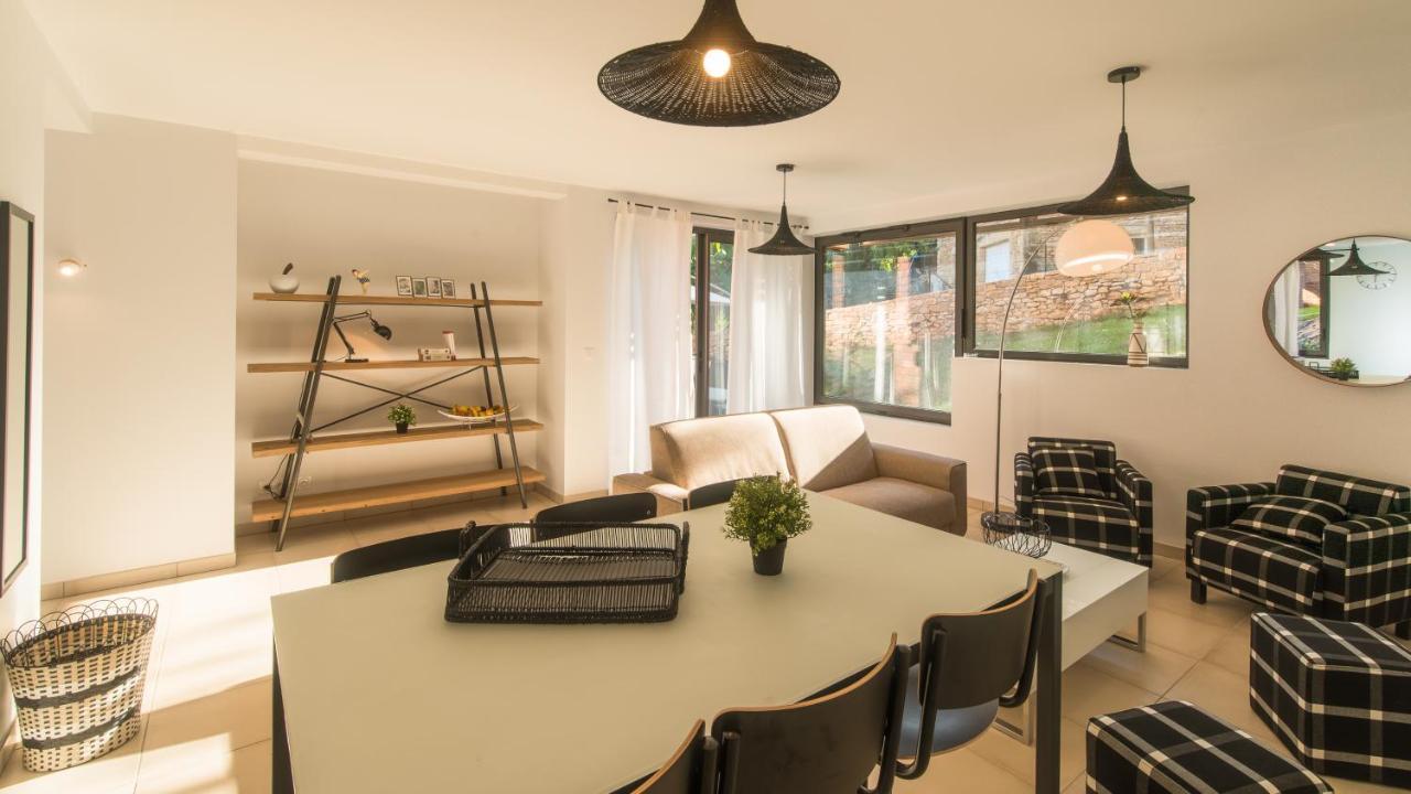 Ferienwohnung Cote Jardin Avec Jacuzzi Privatif Et Parking Prive Sarlat Exterior foto